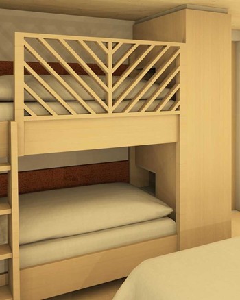 Stockbett mit orangen und blauen Farbakzenten im Kinderzimmer des Chalets.