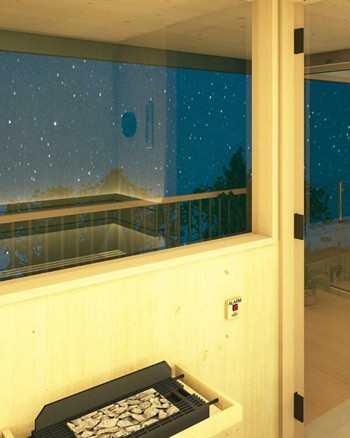 Sauna mit großem Fenster zum Balkon.